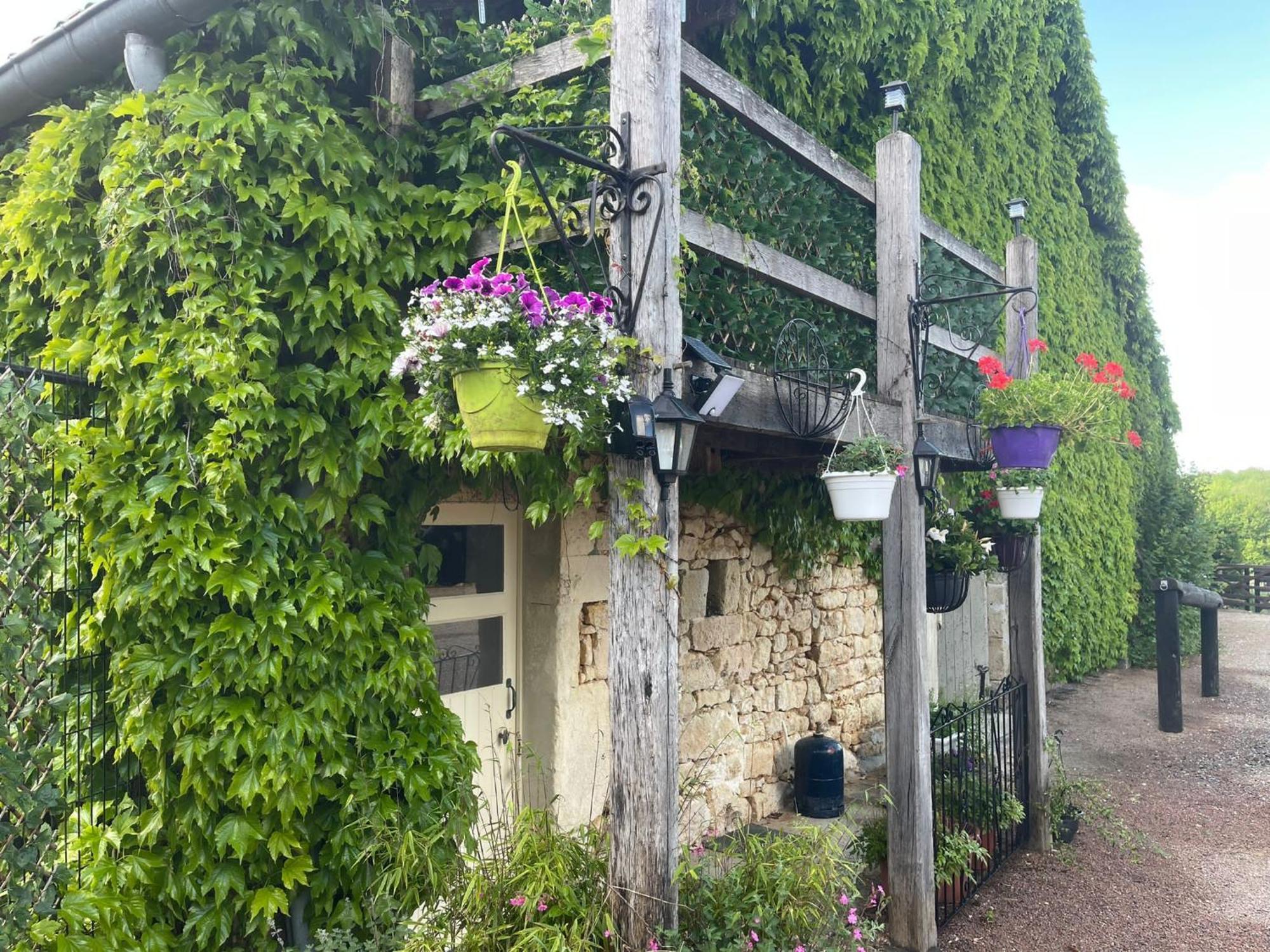 Les Grozilles Bed & Breakfast Feuillade Exterior photo