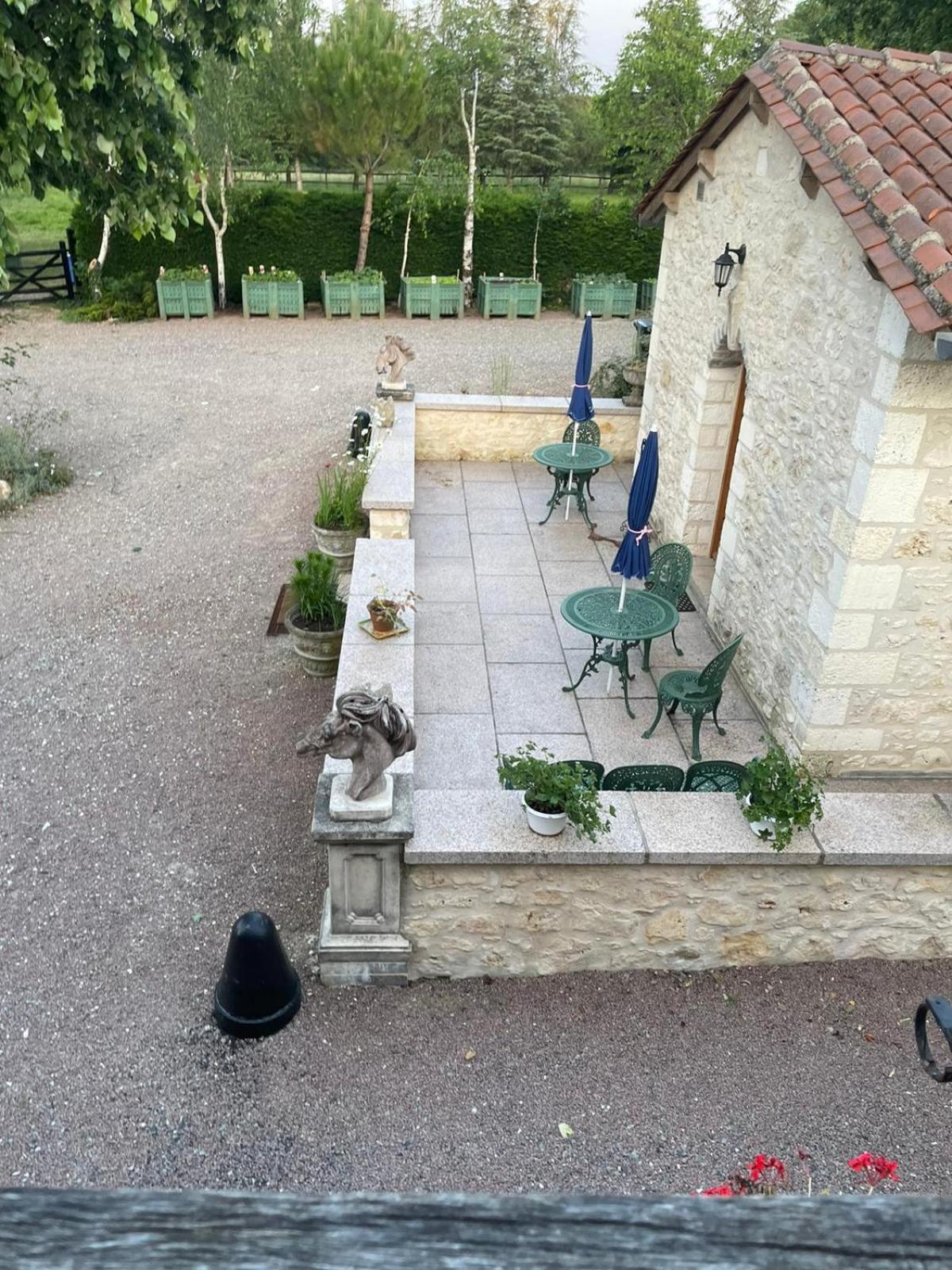 Les Grozilles Bed & Breakfast Feuillade Exterior photo